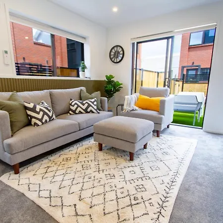 New Sophisticated City Pad Apartment